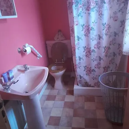 Granny's Cottage, A Lovely Lakeside