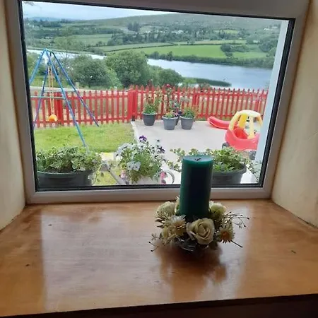 Vakantiehuis Granny's Cottage, A Lovely Lakeside