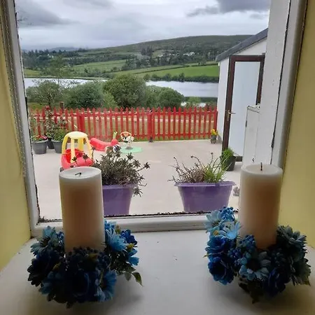 Granny's Cottage, A Lovely Lakeside Vakantiehuis