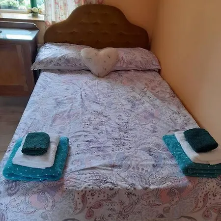 Granny's Cottage, A Lovely Lakeside * Donegal Town