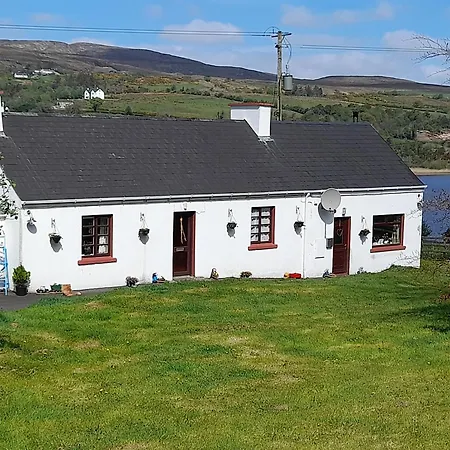 Holiday home Granny's Cottage, A Lovely Lakeside *