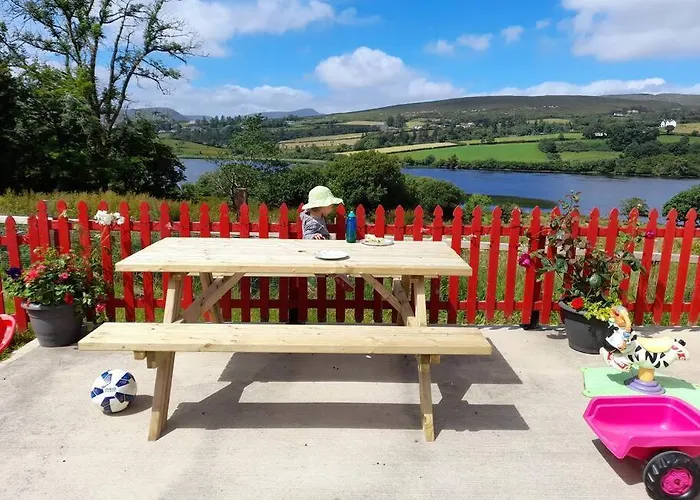 Dom wakacyjny Granny's Cottage, A Lovely Lakeside