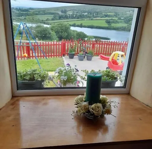 Dom wakacyjny Granny's Cottage, A Lovely Lakeside