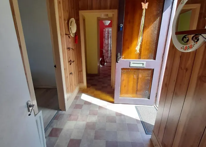 Granny's Cottage, A Lovely Lakeside Holiday home Donegal Town